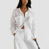 Set minimalist, ușor, cu cămașă și pantaloni