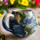 Cană Artizanală – "Bea Lumea în Mâinile Tale"