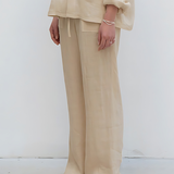 Pantaloni cu talie înaltă și croială dreaptă