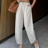 Pantaloni Scurți Plisați în Stil Old Money