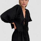 Set asortat cu pantaloni scurți și mâneci lungi, cu legătură