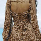 Jade – Costum de Damă Lejer de Vară din Material Ușor