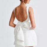 Elle – Rochie Mini de Damă cu Fundă și Perle