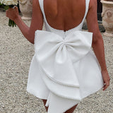 Elle – Rochie Mini de Damă cu Fundă și Perle